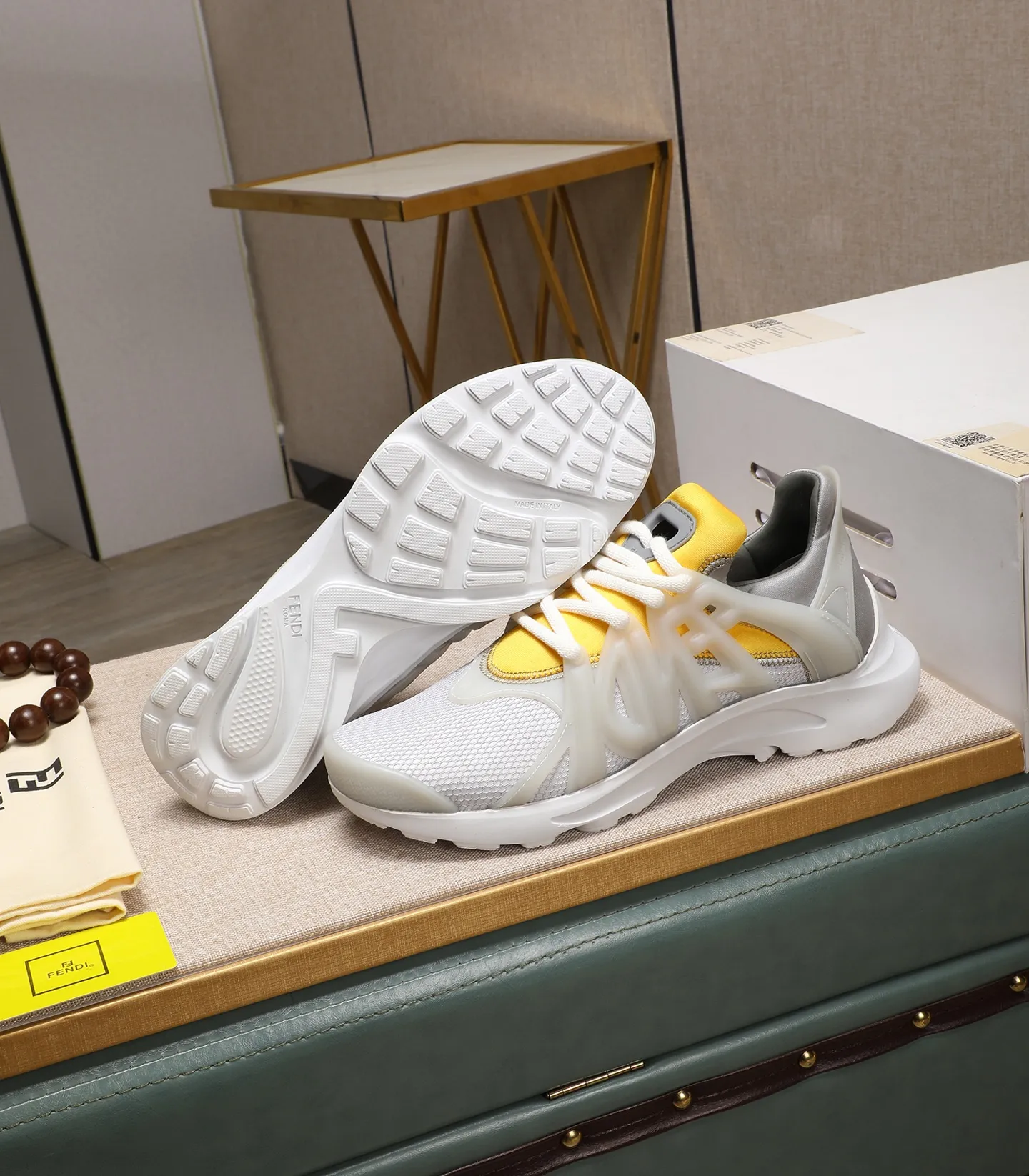 Men's Men's Shoes 💰800 Fendi Fendi's latest Tag series of men's casual mesh sports running shoes, originally purchased and developed, this Tag sneaker is a one-leg sneaker, made of black high-tech mesh material with gray neoprene details. Oversized FENDI lettering on the side and translucent rubber details. Light and flexible rubber running shoe soles, beautifully packaged at the delivery counter, customized breathable lining, original molded foam rubber outsole, sole thickness: 3.5CM! Size: 40-44 (customized at 39.45.46)